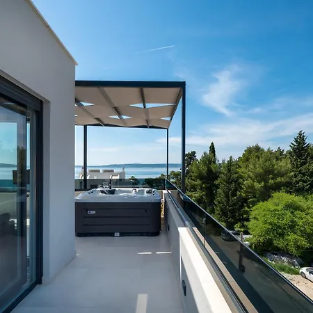 Apartment Penthouse Franita 50 Meters From The Kastela