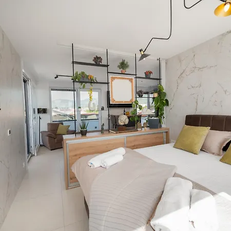 Penthouse Franita 50 Meters From The Apartment Kastela